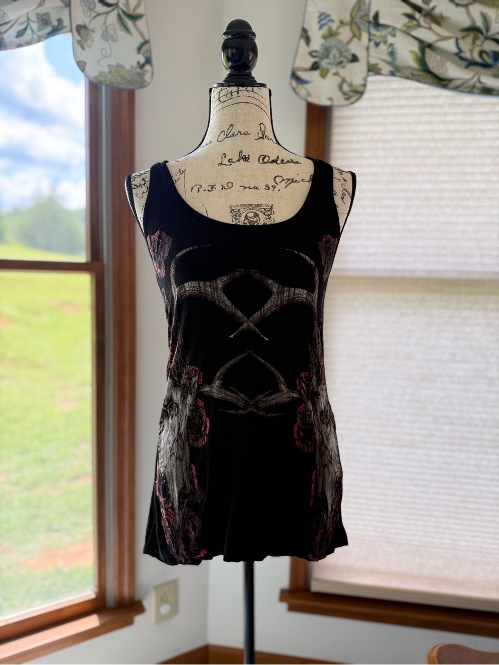 Hot Topic Black Graphic Scoop Neck Bandeau Tank with Red Accents